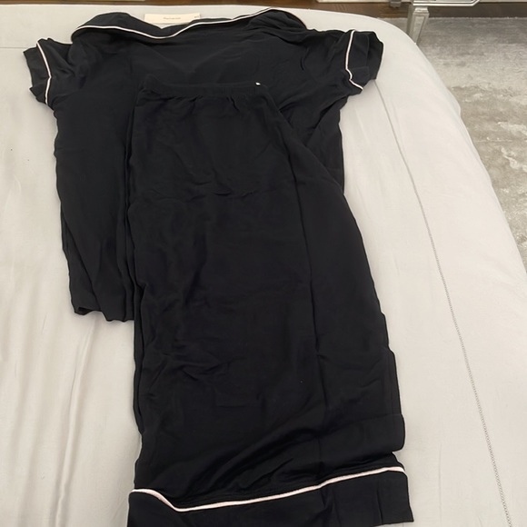 NWT Eberjey monogrammed pajama set - Picture 6 of 7